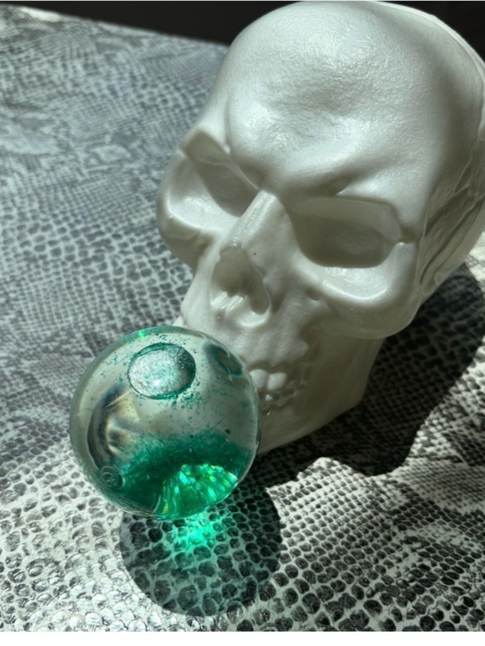 1 - Skull Blowing Blue Glitter Bubble , NEW, Halloween collectible decor